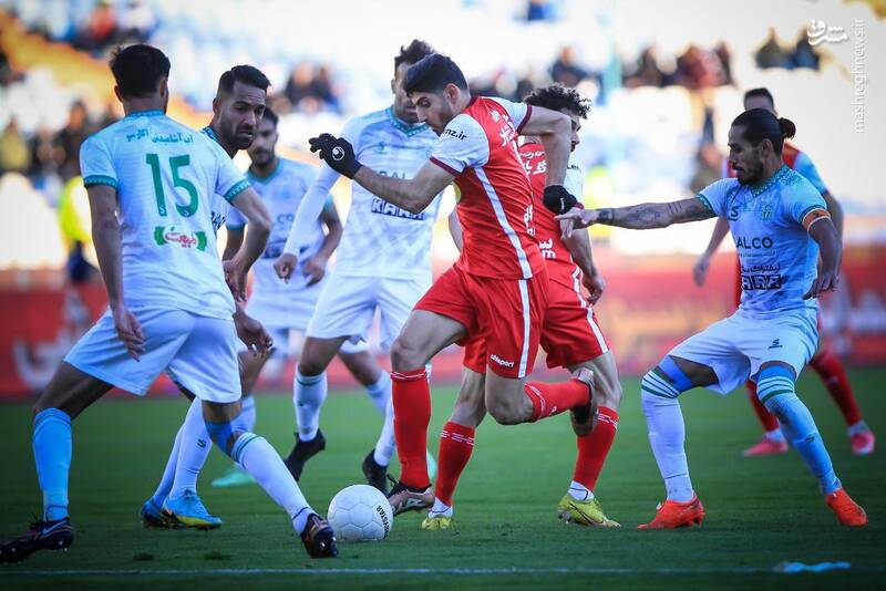 توقف پرسپولیس ۱۰ نفره مقابل آلومینیوم/ رحمتی سپاهان را صدرنشین کرد +عکس