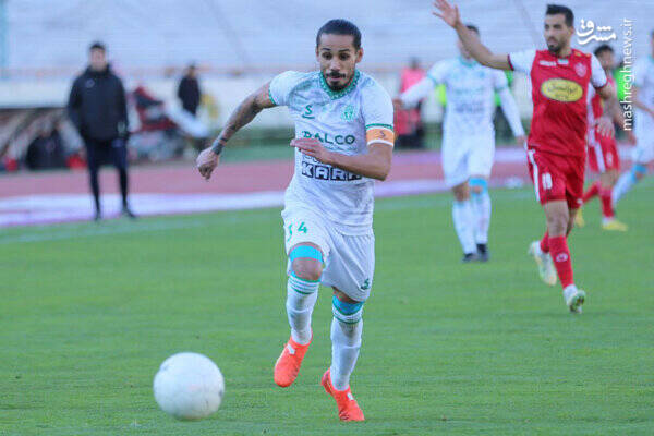 توقف پرسپولیس ۱۰ نفره مقابل آلومینیوم/ رحمتی سپاهان را صدرنشین کرد +عکس