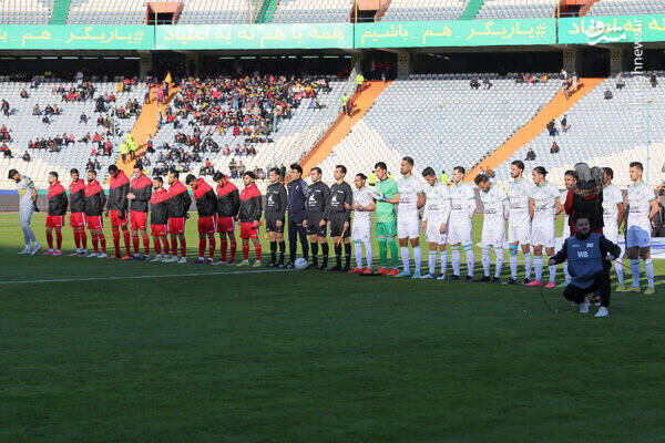 توقف پرسپولیس ۱۰ نفره مقابل آلومینیوم/ رحمتی سپاهان را صدرنشین کرد +عکس