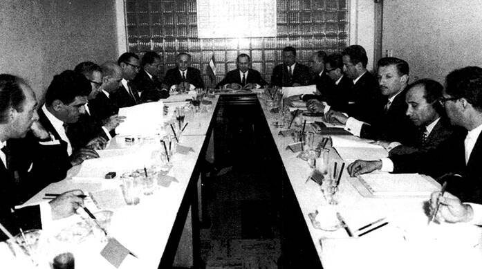 وقتی مبارزه با فساد بیخ پیدا کرد!+ عکس