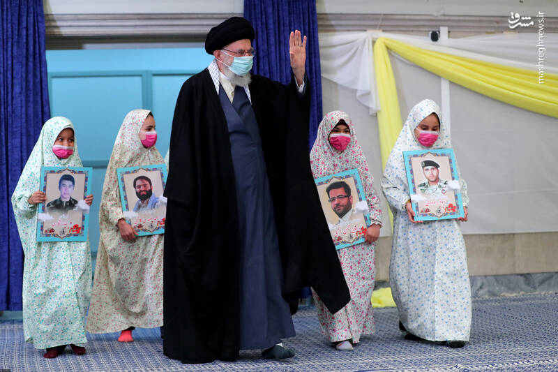 جشن تکلیف یک جشن واقعی است؛ به شما تبریک میگویم / دختران عزیزم از همین آغاز نوجوانیتان با خداوند مهربان دوست بشوید