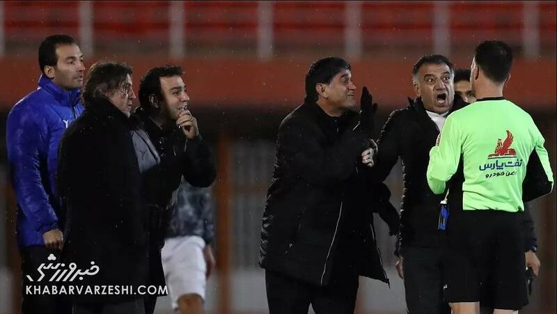 همین کار را کردید که لوکادیا گفت ۱۰۰سال از دنیا عقبیم/ به چه حقی سرمربی استقلال را کتک می زنند!/ آقایی که توئیت زد را بقال محلشان نمی شناسد