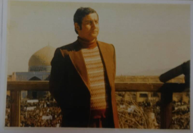 وقتی معلم شیمی با فرمولها انقلاب درس میداد