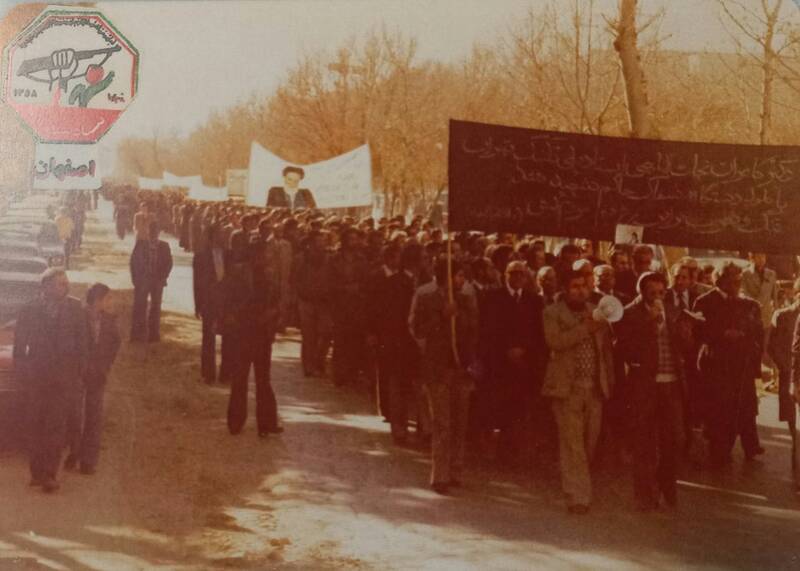 وقتی معلم شیمی با فرمولها انقلاب درس میداد