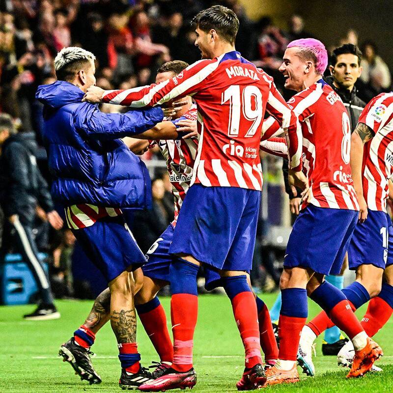 بازیکنی که از روی نیمکت جشن گلزنی برگزار کرد +عکس