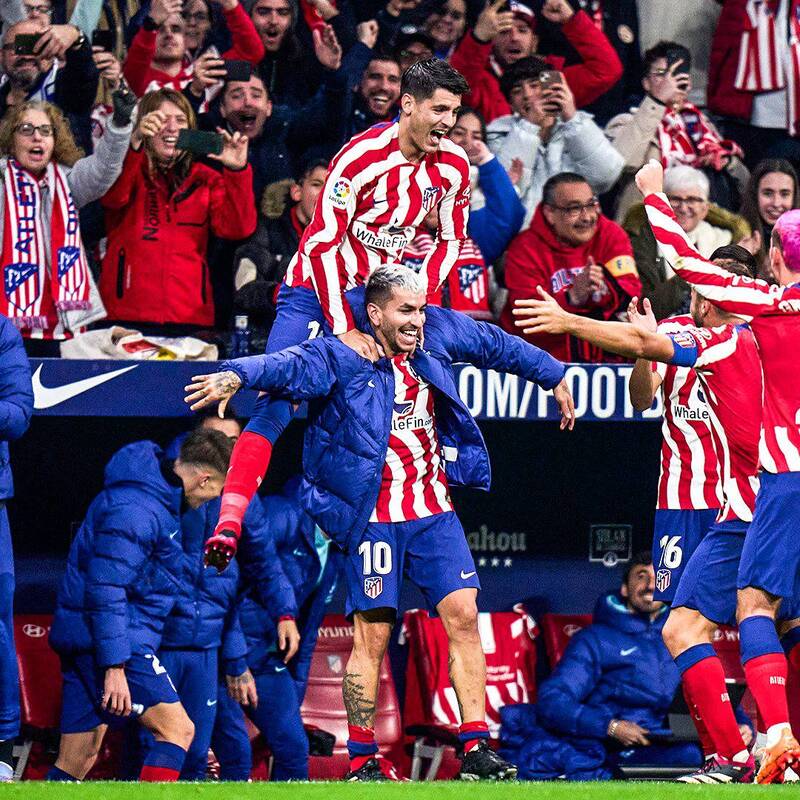 بازیکنی که از روی نیمکت جشن گلزنی برگزار کرد +عکس