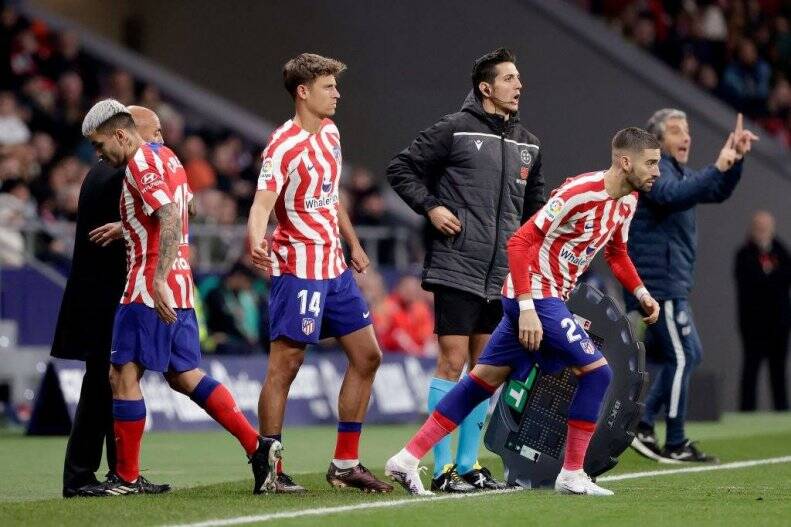 بازیکنی که از روی نیمکت جشن گلزنی برگزار کرد +عکس