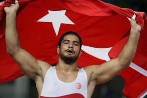 کشتیگیران ترکیه زیر آوار کشتیگیران ترکیه زیر آوار