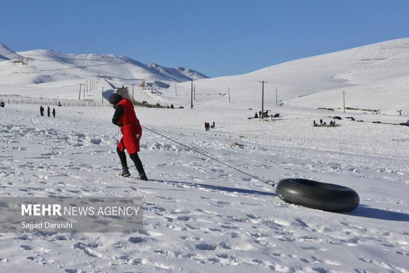 عکس/لذت تیوب سواری در نورآباد