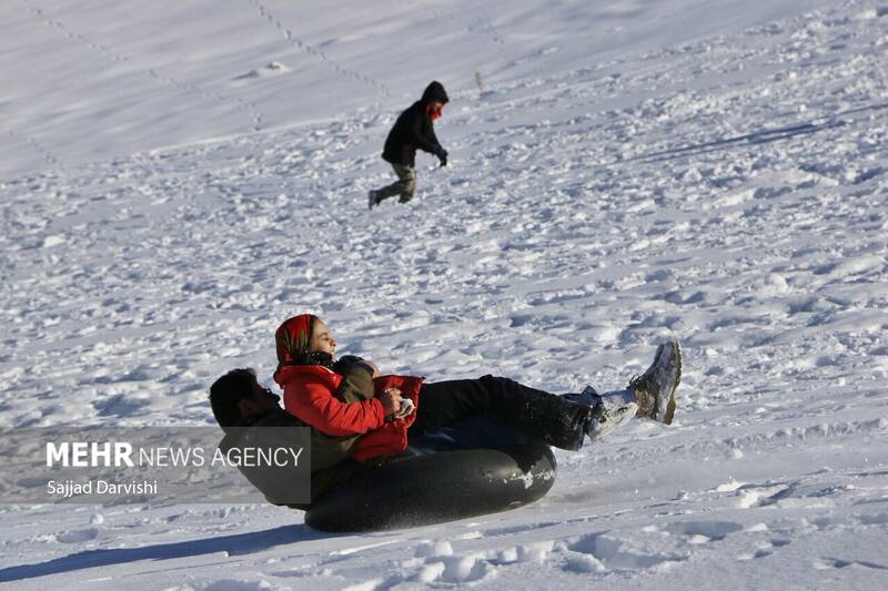 عکس/لذت تیوب سواری در نورآباد