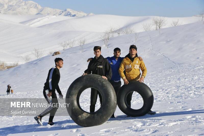 عکس/لذت تیوب سواری در نورآباد