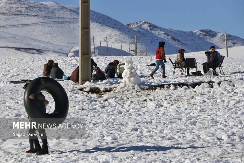 عکس/لذت تیوب سواری در نورآباد