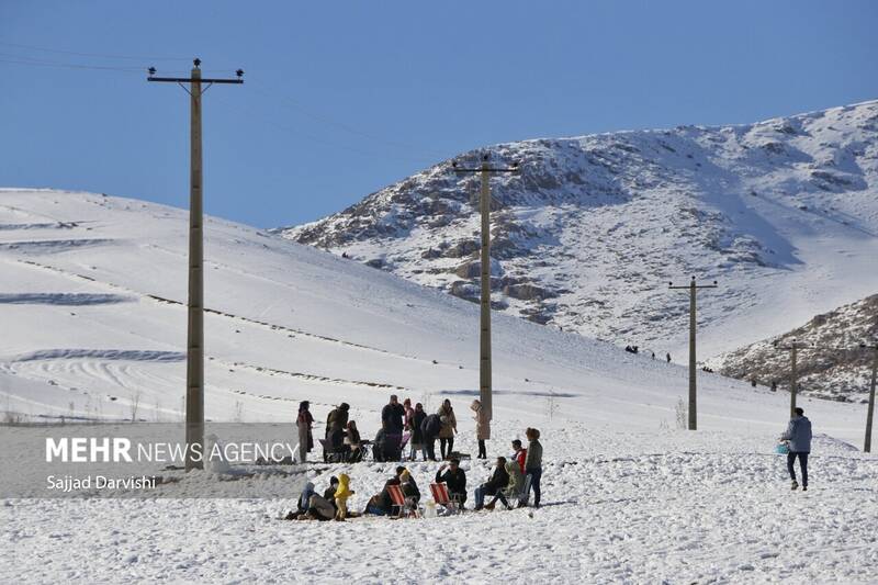 عکس/لذت تیوب سواری در نورآباد
