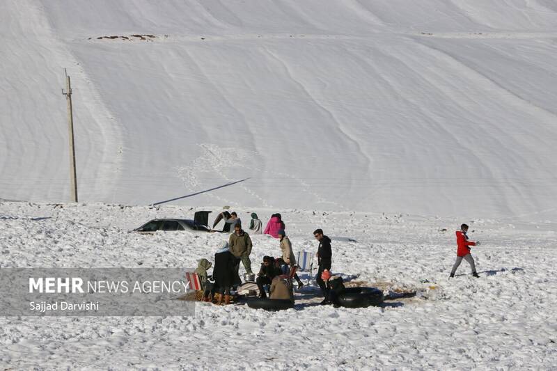 عکس/لذت تیوب سواری در نورآباد