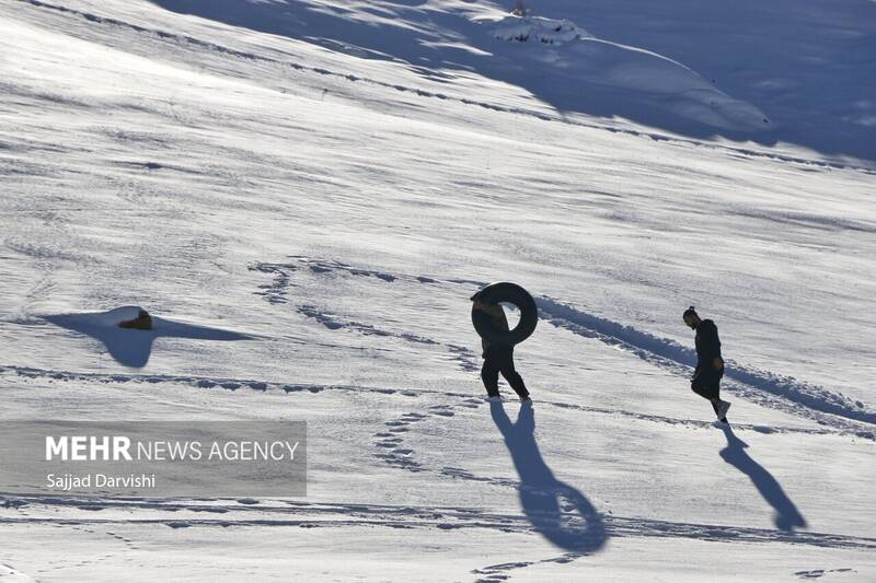 عکس/لذت تیوب سواری در نورآباد