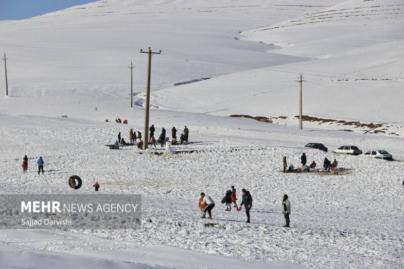 عکس/لذت تیوب سواری در نورآباد