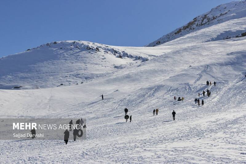 عکس/لذت تیوب سواری در نورآباد