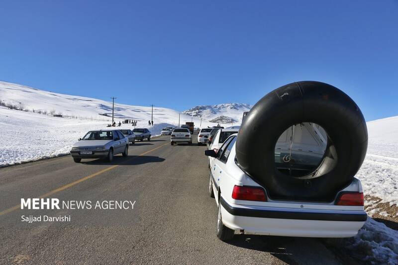 عکس/لذت تیوب سواری در نورآباد