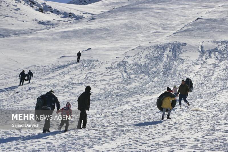 عکس/لذت تیوب سواری در نورآباد