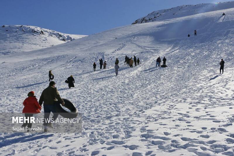 عکس/لذت تیوب سواری در نورآباد
