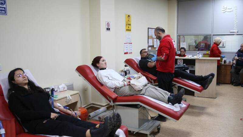 عکس/ اهدای خون برای نجات مصدومان زلزله در ترکیه