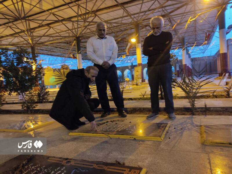 حضور سرمربی پرسپولیس در گلزار شهدای آبادان +عکس