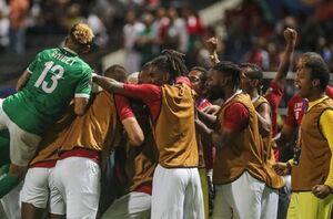 رژه قهرمانانه فوتبالیستهای ماداگاسکار با کامیون + فیلم و عکس