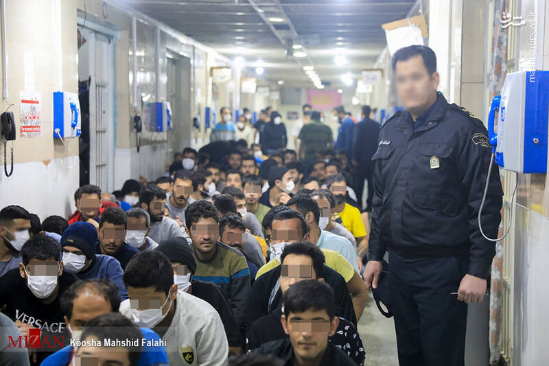 عکس/ آزادی زندانیان واجد شرایط عفو از زندان مرکزی کرج