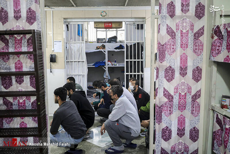 عکس/ آزادی زندانیان واجد شرایط عفو از زندان مرکزی کرج