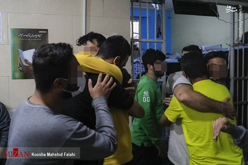 عکس/ آزادی زندانیان واجد شرایط عفو از زندان مرکزی کرج