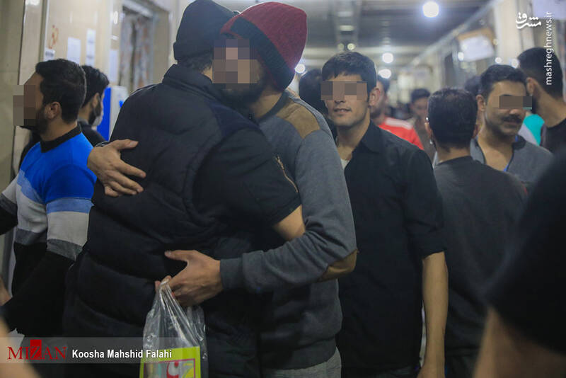 عکس/ آزادی زندانیان واجد شرایط عفو از زندان مرکزی کرج