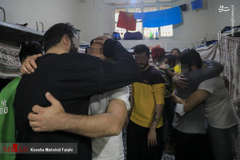 عکس/ آزادی زندانیان واجد شرایط عفو از زندان مرکزی کرج