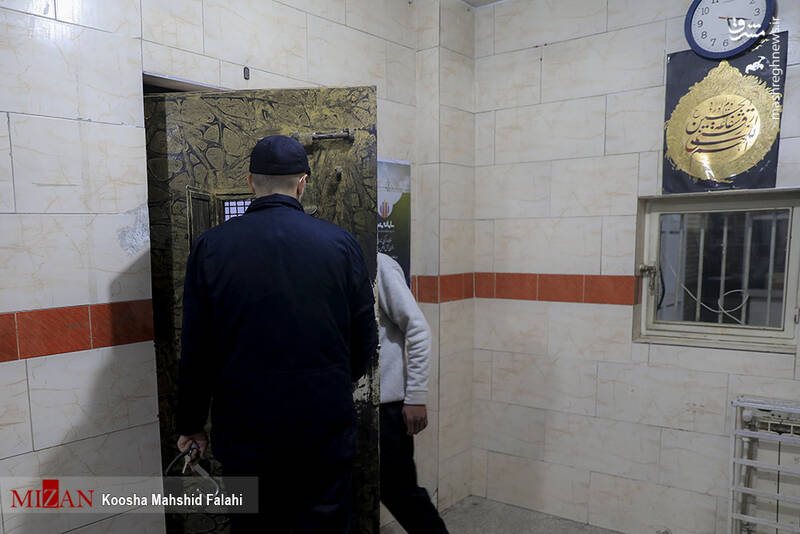 عکس/ آزادی زندانیان واجد شرایط عفو از زندان مرکزی کرج