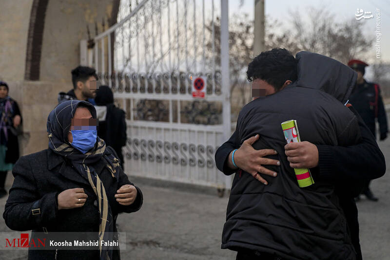 عکس/ آزادی زندانیان واجد شرایط عفو از زندان مرکزی کرج