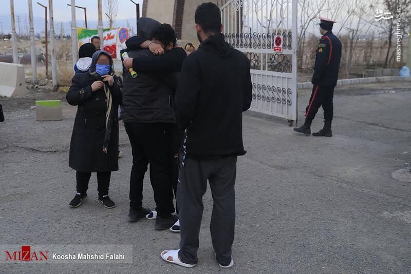 عکس/ آزادی زندانیان واجد شرایط عفو از زندان مرکزی کرج