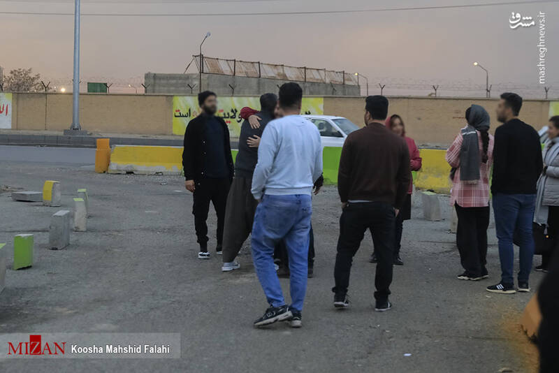 عکس/ آزادی زندانیان واجد شرایط عفو از زندان مرکزی کرج