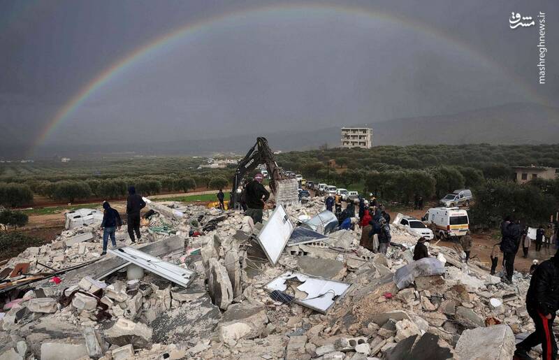 تشکیل رنگین کمان بعد از زلزله در روستای بسنیا در ادلب تشکیل رنگین کمان بعد از زلزله در روستای بسنیا در ادلب