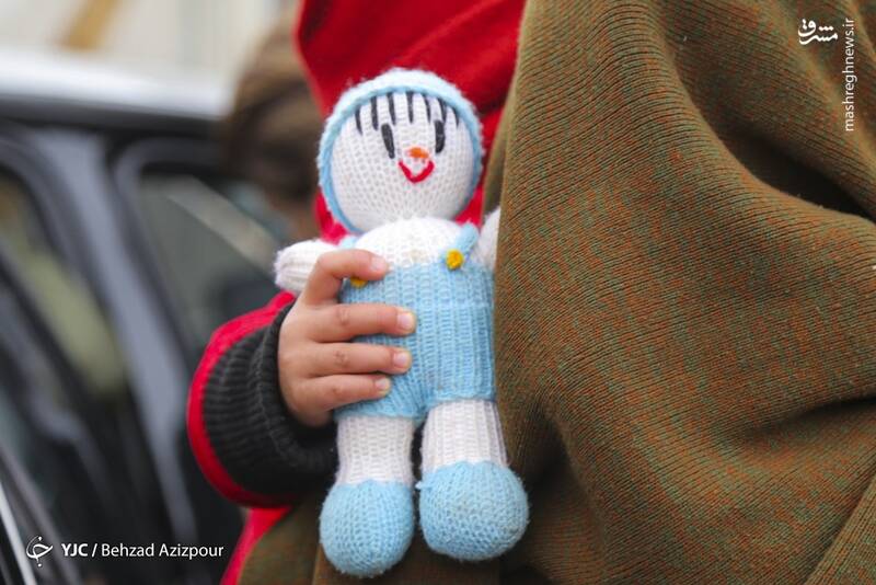 عکس/ کمکرسانی به روستاهای صعبالعبور خوی