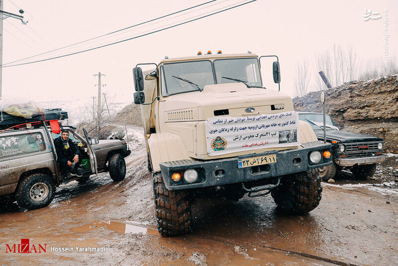 عکس/ کمکرسانی به روستاهای صعبالعبور خوی