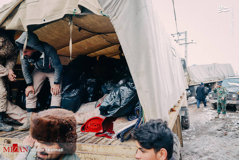 عکس/ کمکرسانی به روستاهای صعبالعبور خوی