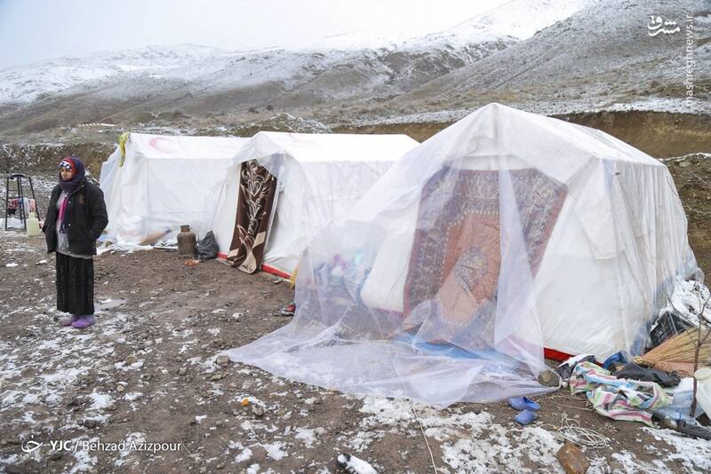 عکس/ کمکرسانی به روستاهای صعبالعبور خوی