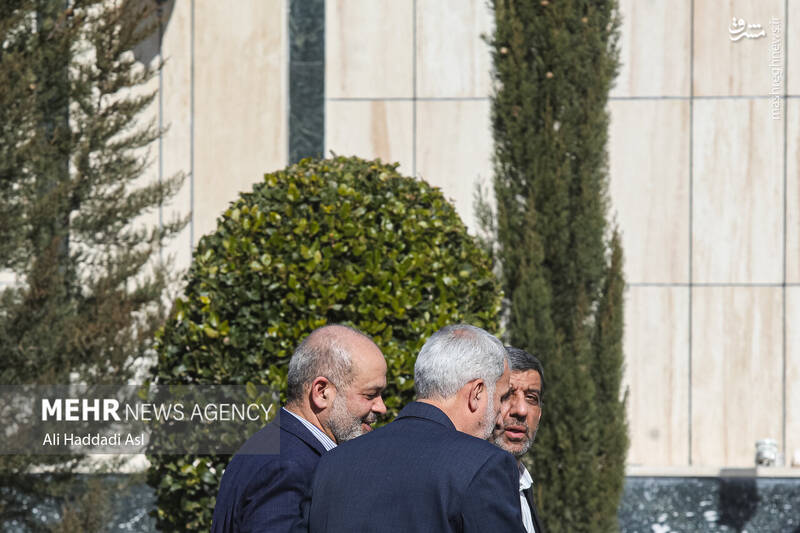 عکس/ هیئت دولت در حیاط دولت