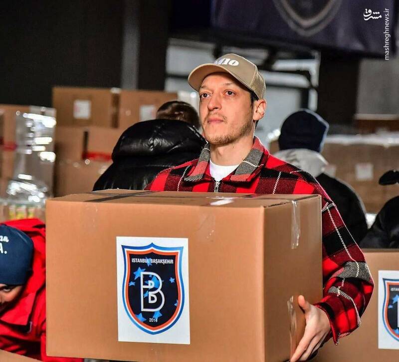 عکس/ کمک مسعود اوزیل به زلزلهزدگان ترکیه