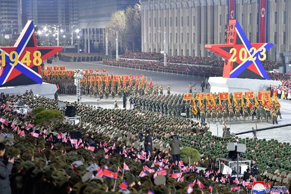 موشک بالستیک بین قارهای جدید کره شمالی رونمایی شد+تصاویر