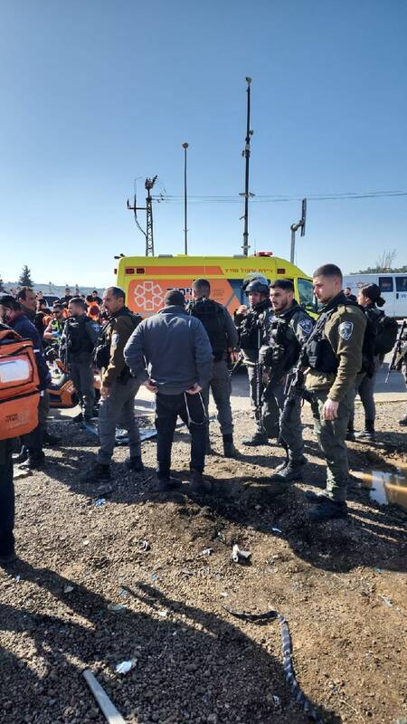 هلاکت دو صهیونیست در عملیات شهادت طلبانه در قدس اشغالی/ دستکم ۱۱ صهیونیست مجروح شدند+عکس و فیلم