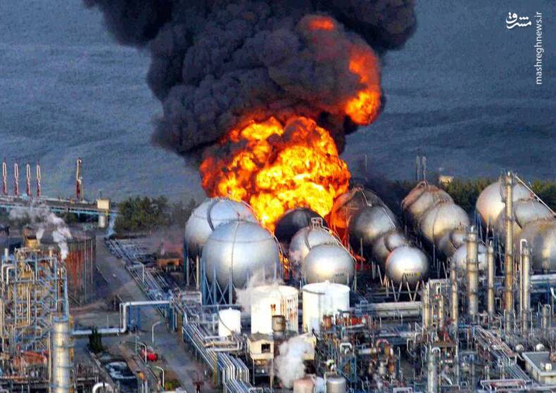 آتش سوزی در پالایشگاه نفت ژاپن پس از زلزله 8.8 ریشتری در سال 2011 با بیش از 100 کشته و مجروح