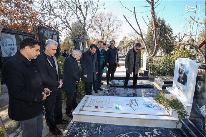 ادای احترام مدیرعامل باشگاه استقلال به شهدا + عکس 2