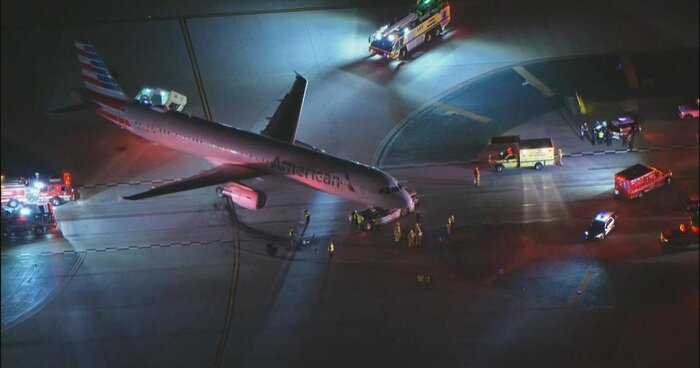 برخورد هواپیما با اتوبوس در فرودگاه لس‌آنجلس +عکس