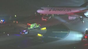 ۵ مجروح بر اثر برخورد هواپیما با اتوبوس در فرودگاه لس‌آنجلس