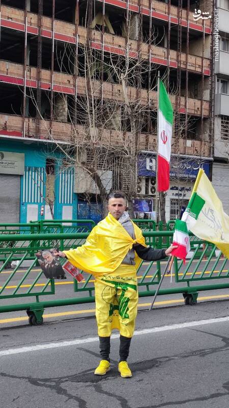 عکس/ حضور با پرچم حزب الله در راهپیمایی ۲۲ بهمن